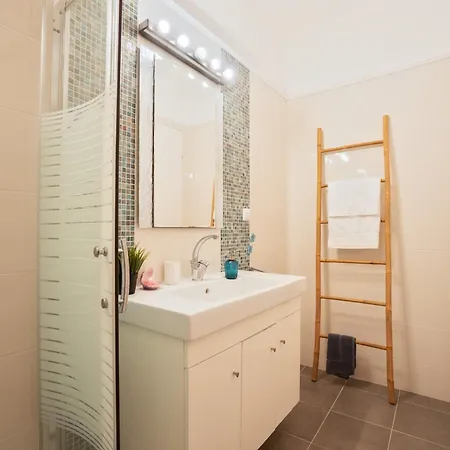 Iro S House Semesterbostad *